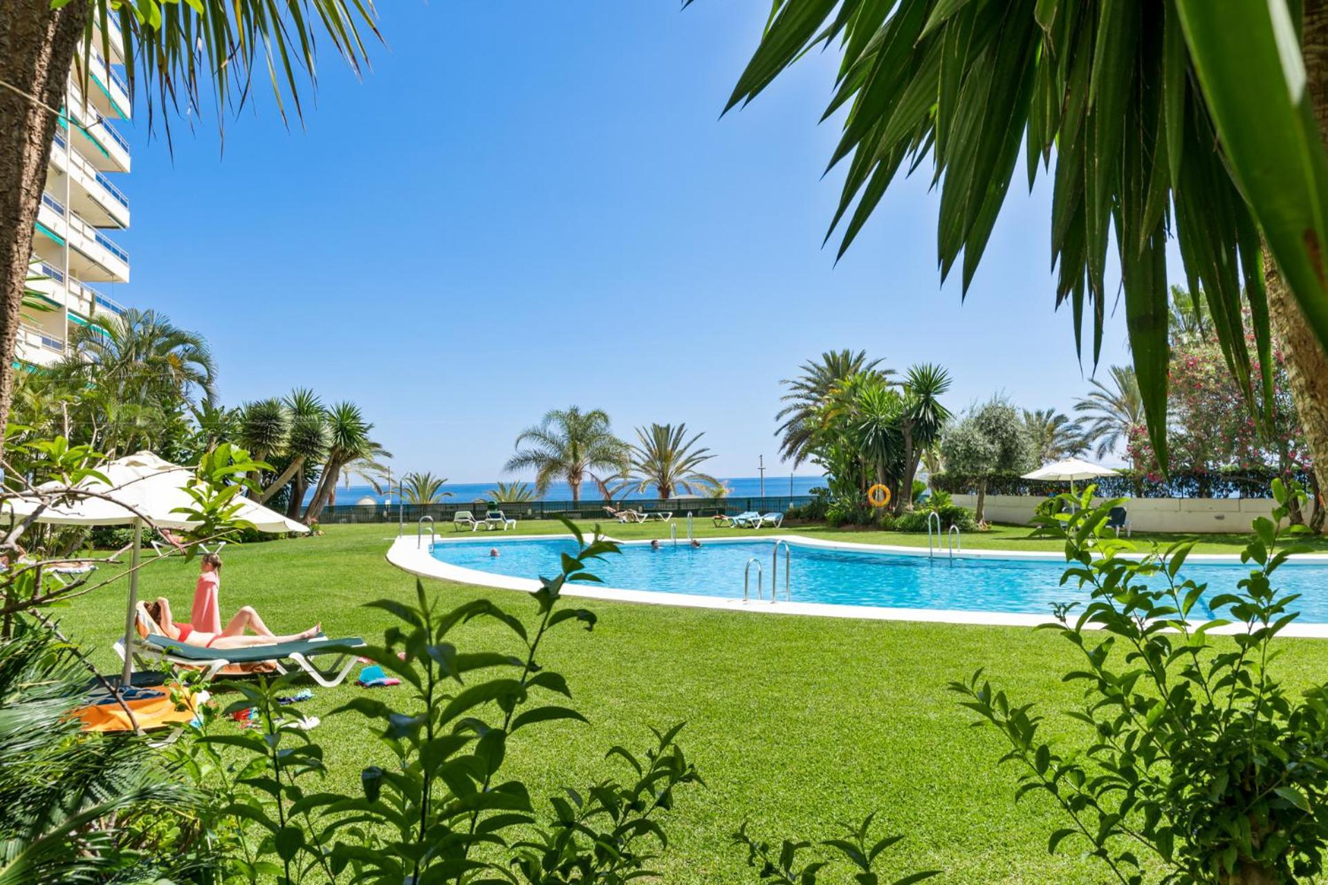 Beach Front Apartment With Pool Марбелья Экстерьер фото